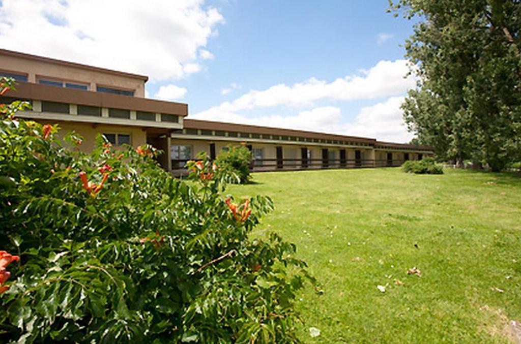 Logis Hotel Restaurant La Vieille Ferme, Macon Nord Sance ภายนอก รูปภาพ