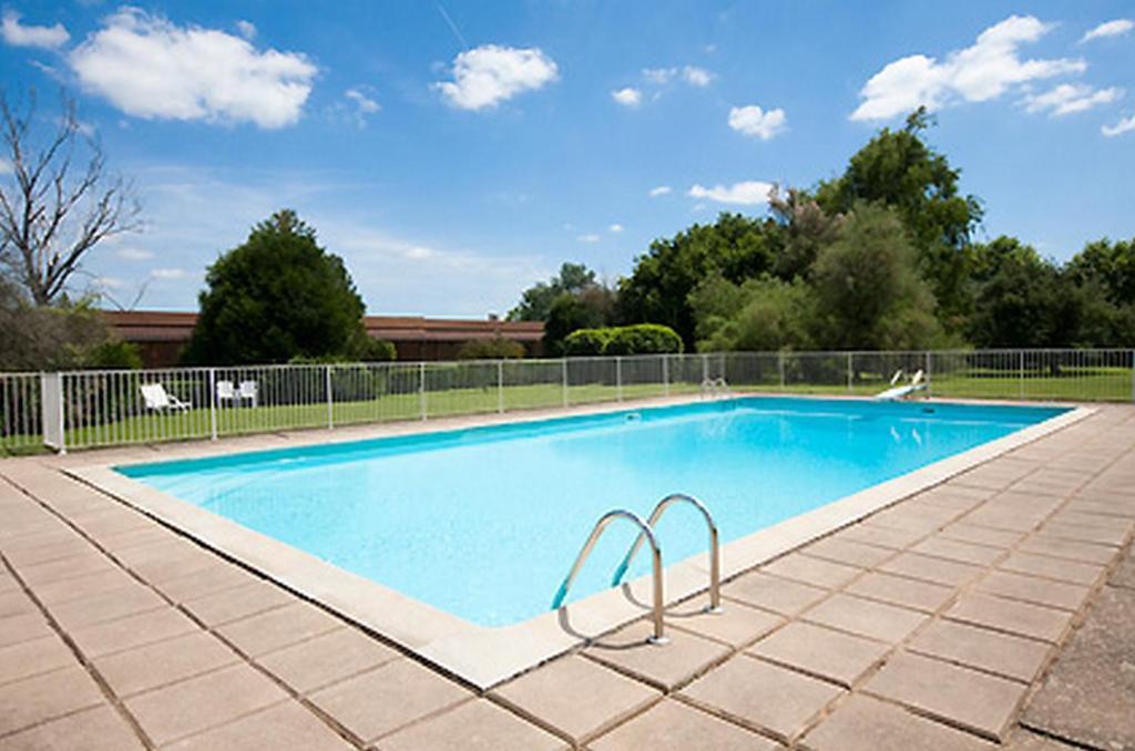 Logis Hotel Restaurant La Vieille Ferme, Macon Nord Sance ภายนอก รูปภาพ